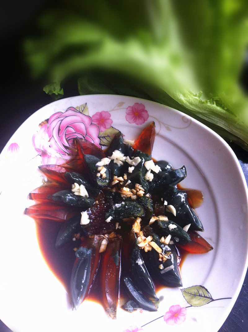Minced Garlic Songhua Egg recipe