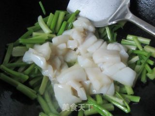 Stir-fried Cuttlefish with Celery recipe