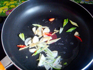 Stir-fried Pig Intestines with Green Pepper recipe