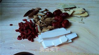 American Ginseng and Huaishan Bamboo Silk Chicken Soup recipe