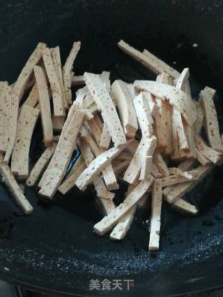 Stir-fried Tofu with Leek recipe
