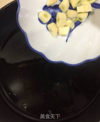 Winter Green Garlic Oil Lettuce recipe
