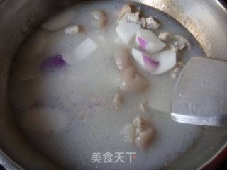 The Soup is Thick and Delicious ------------ Radish Simmered Trotters recipe