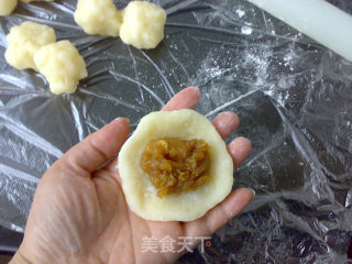 Apple Grape Snowy Mooncakes recipe