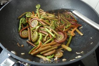 Fried Bracken with Dried Shrimp recipe