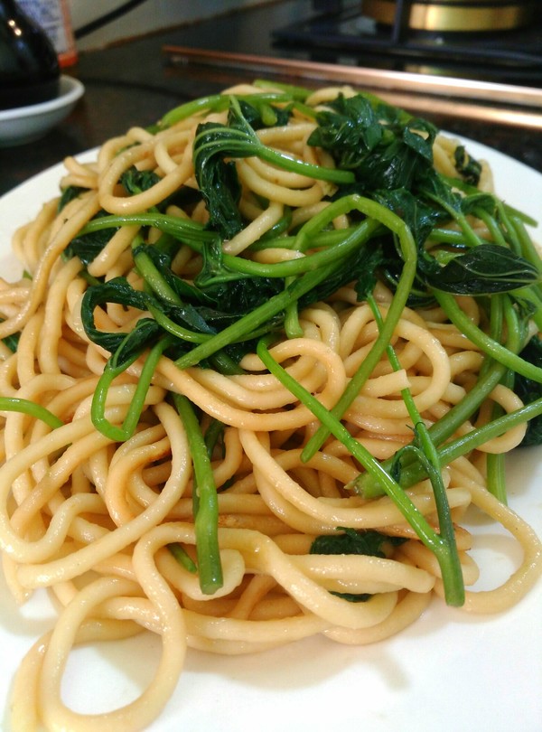 Fried Noodles with Sweet Potato Leaves recipe