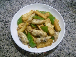Stir-fried Tofu with Green Pepper Razor Clams recipe