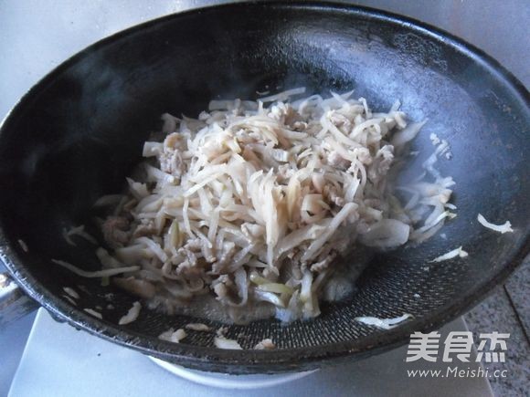 Stir-fried Pork with Pickles recipe