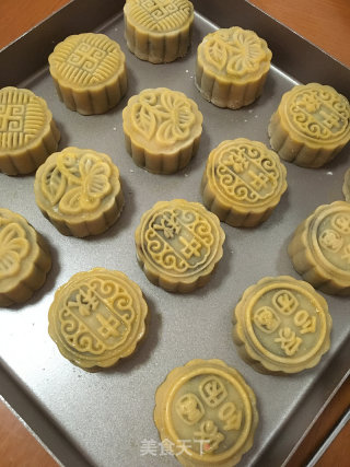 Cantonese-style Moon Cake with Red Bean and Egg Yolk Filling recipe