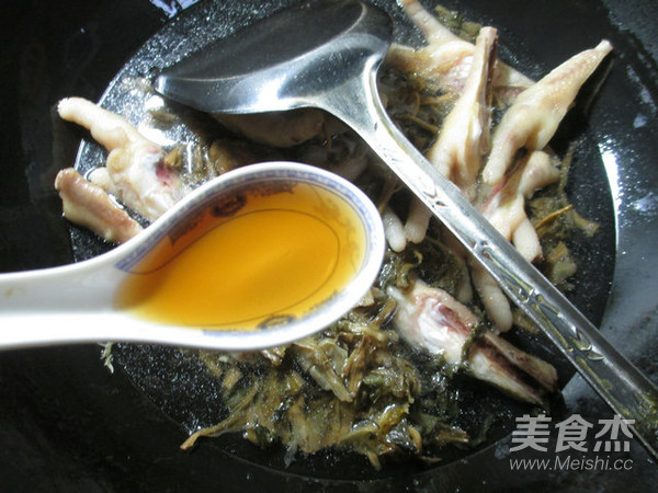 Grilled Chicken Feet with Plum Dried Vegetables recipe