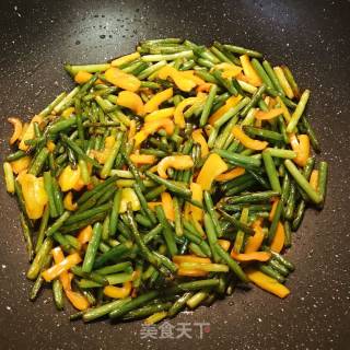 Stir-fried Fish Tofu with Garlic Moss recipe