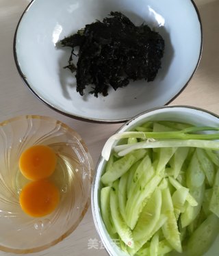 Cucumber Seaweed Egg Soup recipe