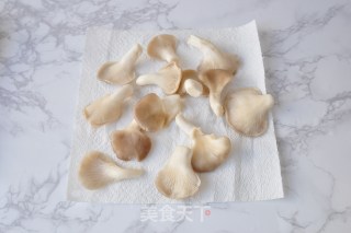 Black Pepper Mushrooms in Oyster Sauce recipe