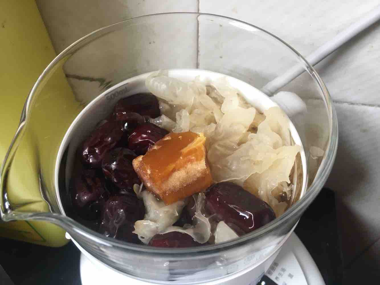 Peach Gum White Fungus Soup recipe