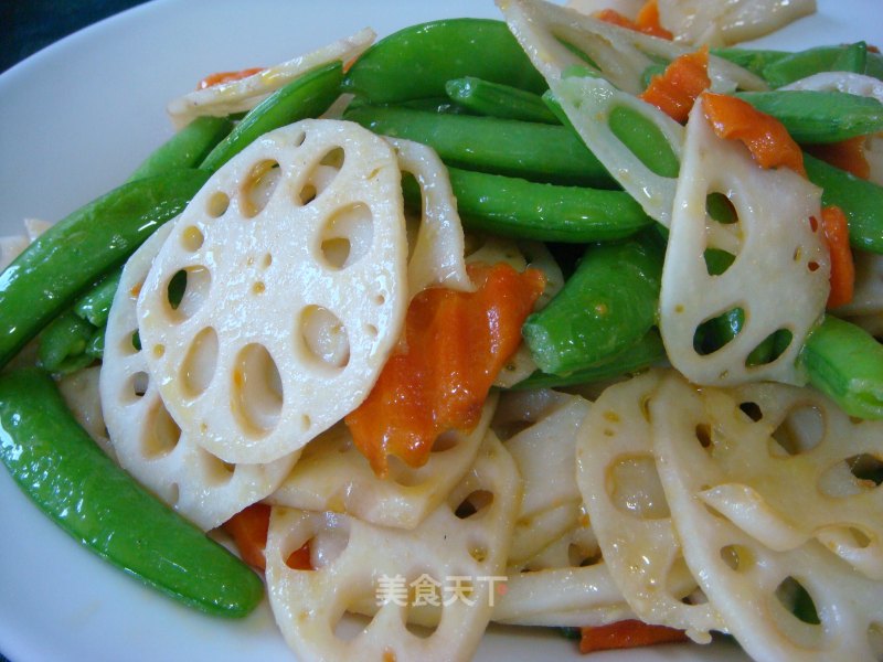 Family Refreshing Stir-fried "lotus Root Honey Beans" recipe