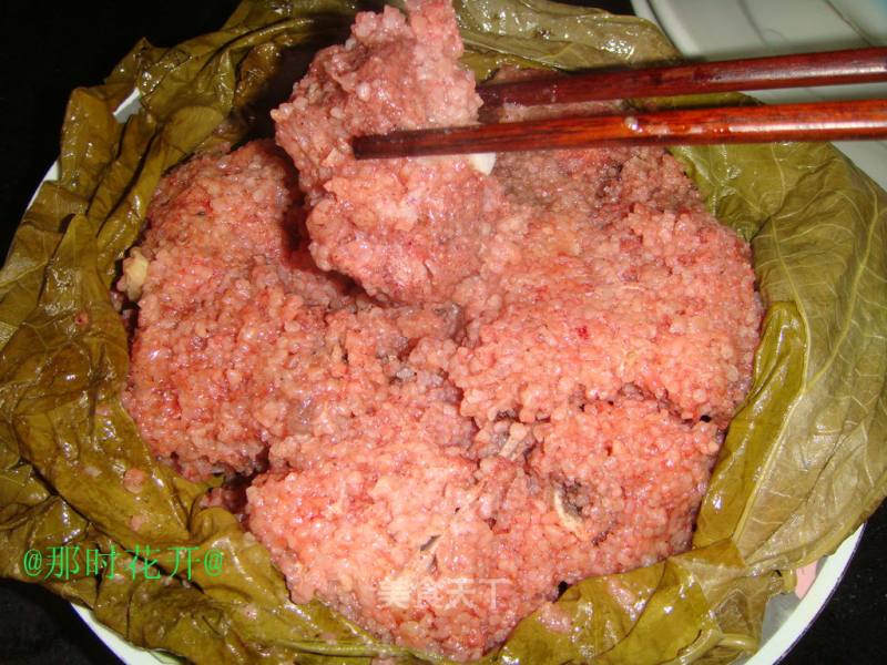 Steamed Pork Ribs with Lotus Leaf Powder