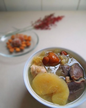 Apple Tremella Stewed Duck Kidney Soup recipe