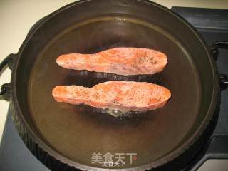 Pan-fried Salmon with Black Pepper recipe