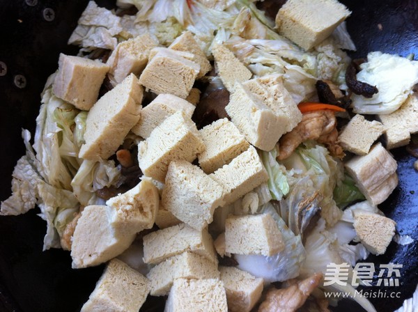 Stir-fried Pork with Pine Mushroom, Cabbage and Tofu recipe