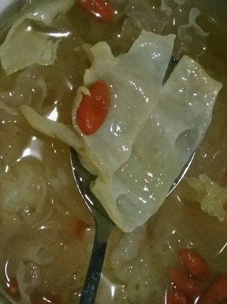 White Fungus and Wolfberry Stewed Flower Gum recipe