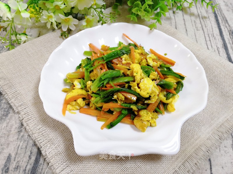 Scrambled Eggs with Spinach Stem