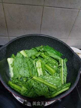 Stir-fried Bitter Wheat Vegetables with Garlic recipe