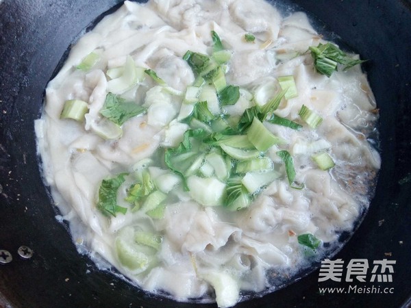 Sour Soup Dumpling Noodles recipe
