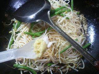 Fried Noodles with Mung Bean Sprouts and Tenderloin recipe