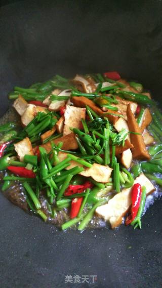 Stir-fried Celery with Fragrant Dried Seeds recipe