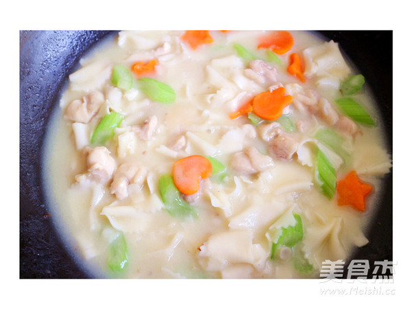Stewed Butterfly Noodles with Choi Vegetable and Chicken recipe