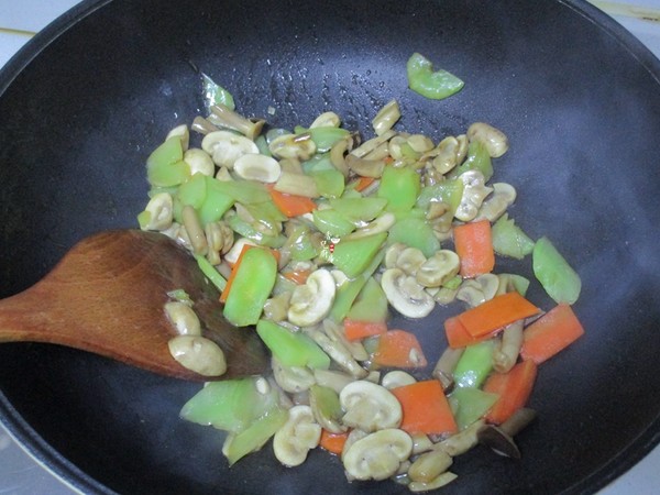 Stir-fried Mushrooms with Lettuce recipe