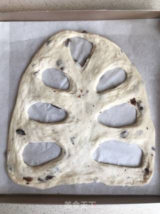 Leaf-shaped Raisin Scones recipe