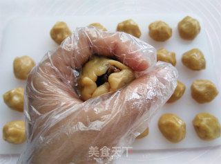 Walnut Jujube Mud Mooncake recipe