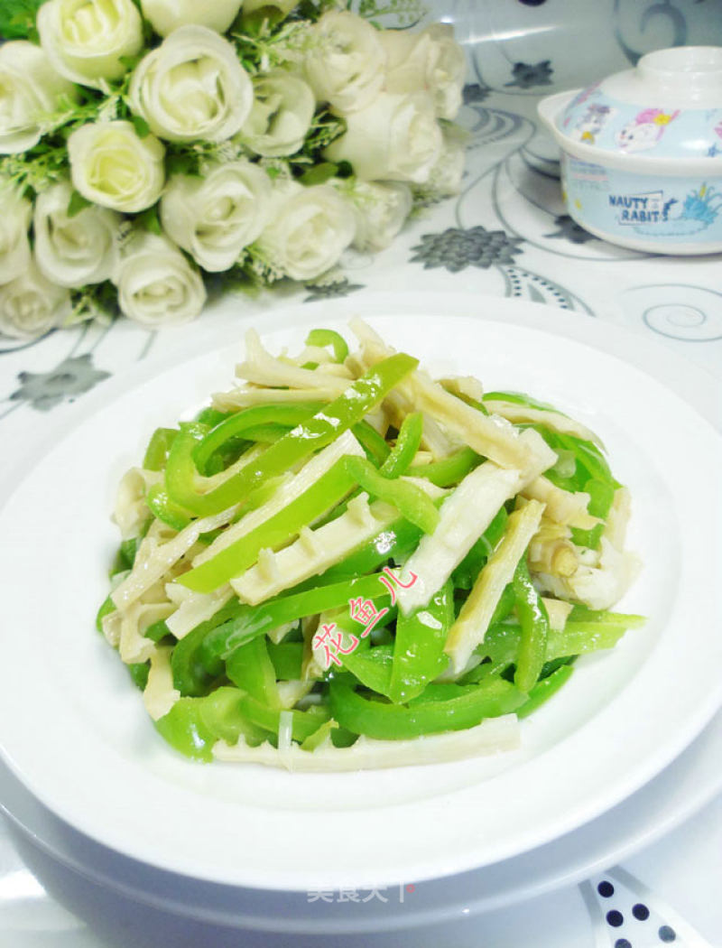 Stir-fried Green Peppers with Lamb Tail Bamboo Shoots recipe