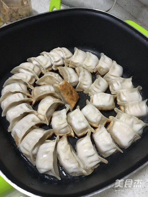 Fried Dumplings with Black Pepper and Green Onion recipe