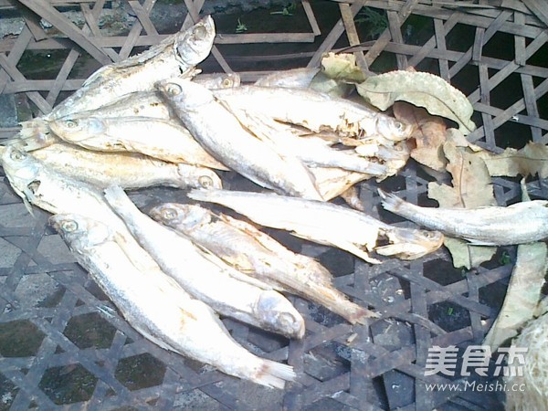 Fried Small Crucian Carp recipe