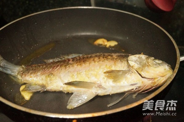 Mushroom, Tofu and Crucian Carp Soup recipe