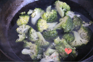 Simple and Delicious Diet Dish-garlic Broccoli recipe
