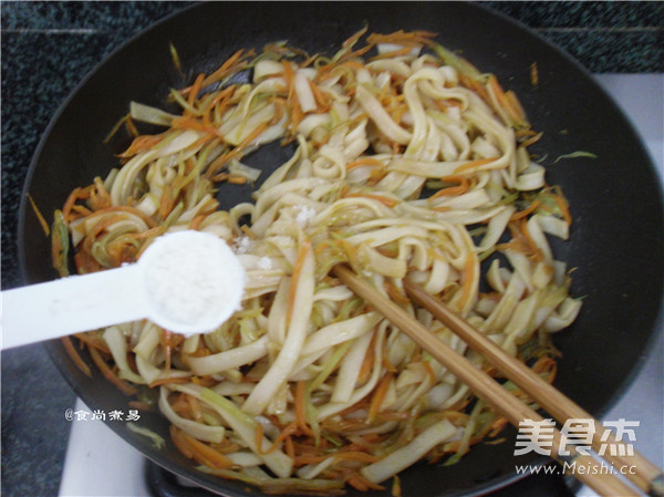 Stir-fried Hor Fun with Three Silks recipe