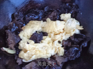 Scrambled Eggs with Fungus recipe