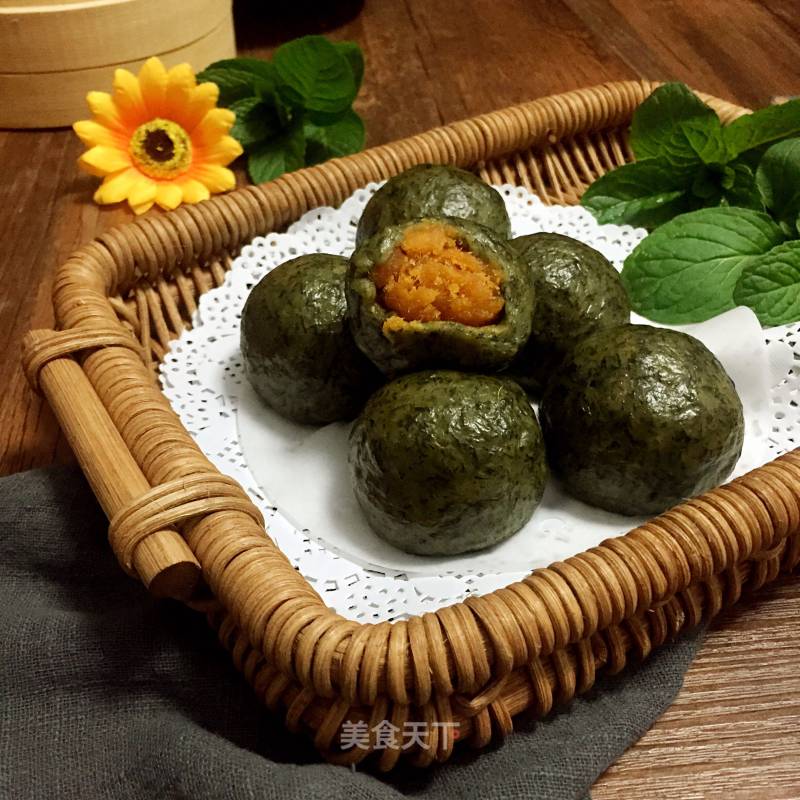 #春食野菜香# Mugwort Egg Yolk Pork Floss Green Tuan recipe