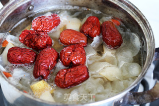 Essential Drink for Lung Cleansing in Winter: Xiaohang Pear Soup recipe