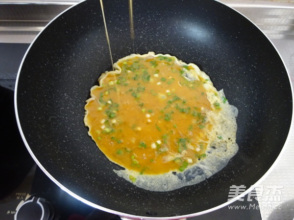 Pan-fried Steamed Buns and Omelettes recipe