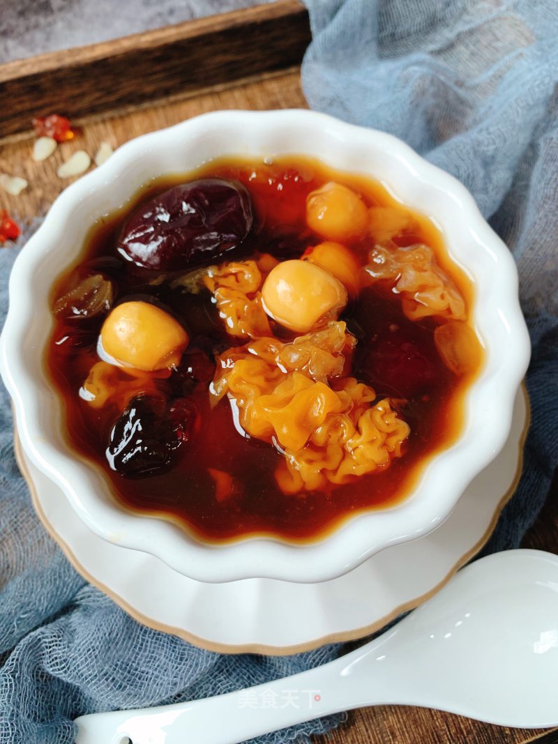 Stewed Tremella with Saponaria and Peach Gum recipe