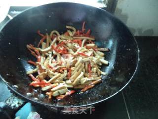 Stir-fried Rice Noodles with Pork recipe