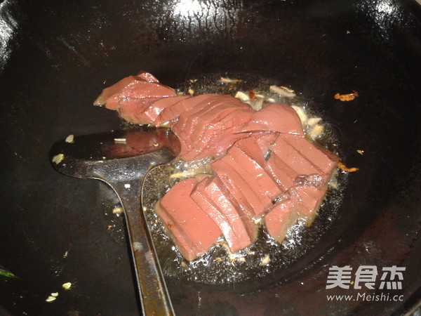Stir-fried Pork Blood with Leeks recipe
