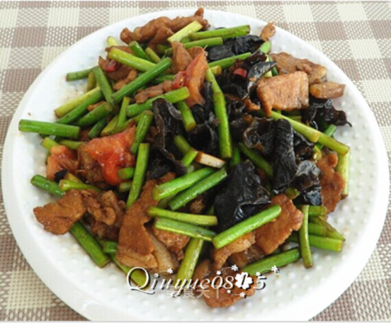 Stir-fried Pork with Garlic Moss Fungus recipe