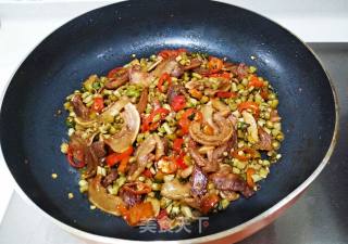 Stir-fried Soaked Cowpea with Oil Residue recipe