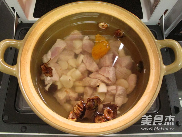 Luo Han Guo and Water Chestnut Lean Meat Soup recipe