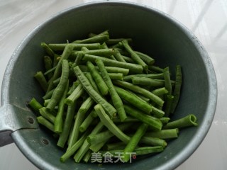 Cowpeas with Garlic and Hemp Sauce recipe